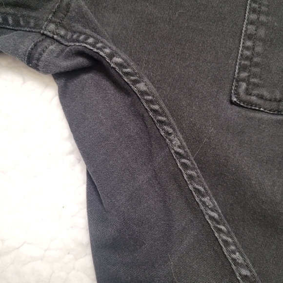 2/$25 🌿 Hollister | Black Cropped Skinny Pants - Picture 10 of 13